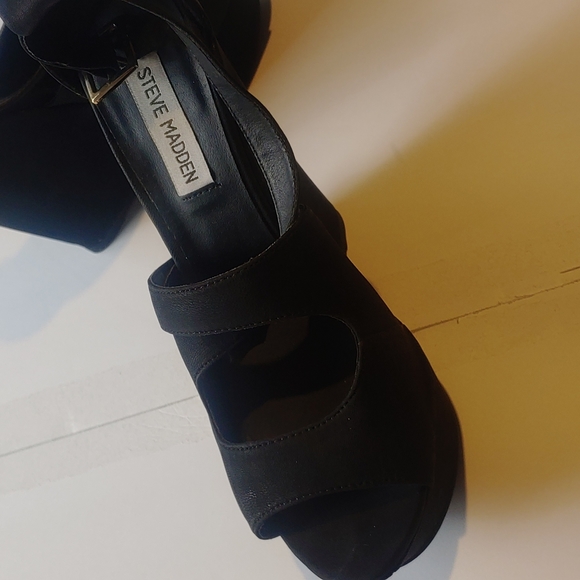 Steve Madden black wedges size 8 - Picture 3 of 4